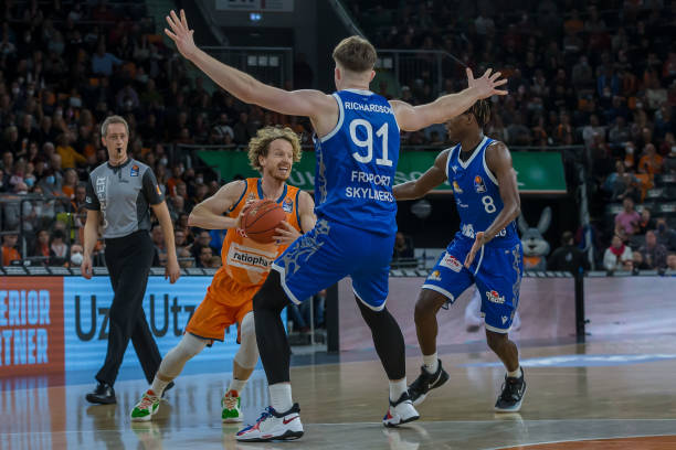 契奇的背后 契奇的背后