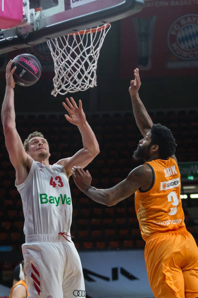 场上形势被 场上形势被